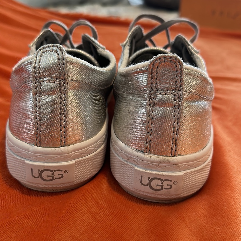 Uggs - Picture 4 of 4